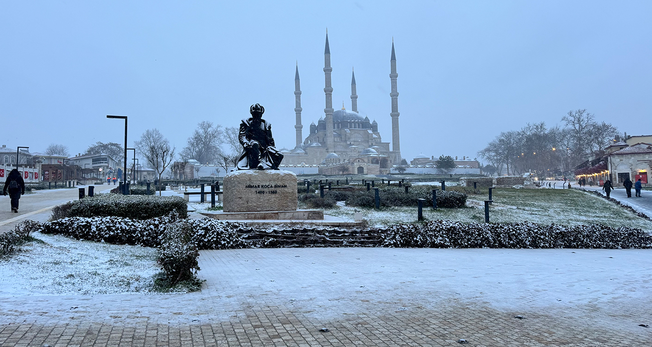 EDİRNE’DE KAR YAĞIŞI ETKİLİ OLUYOR