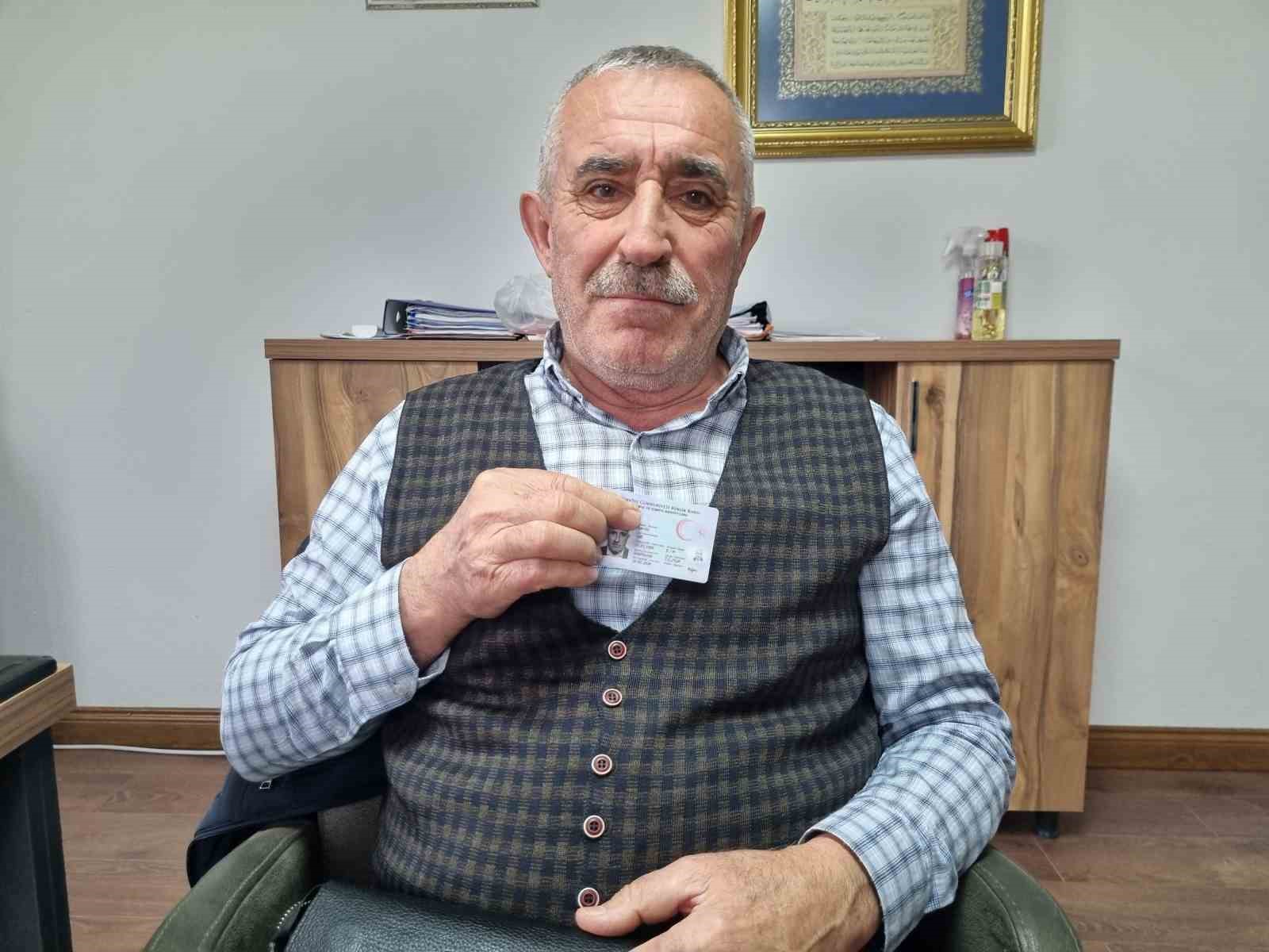 BU MUHTARA HERKES ‘ABİ’ DEMEK ZORUNDA KALIYOR