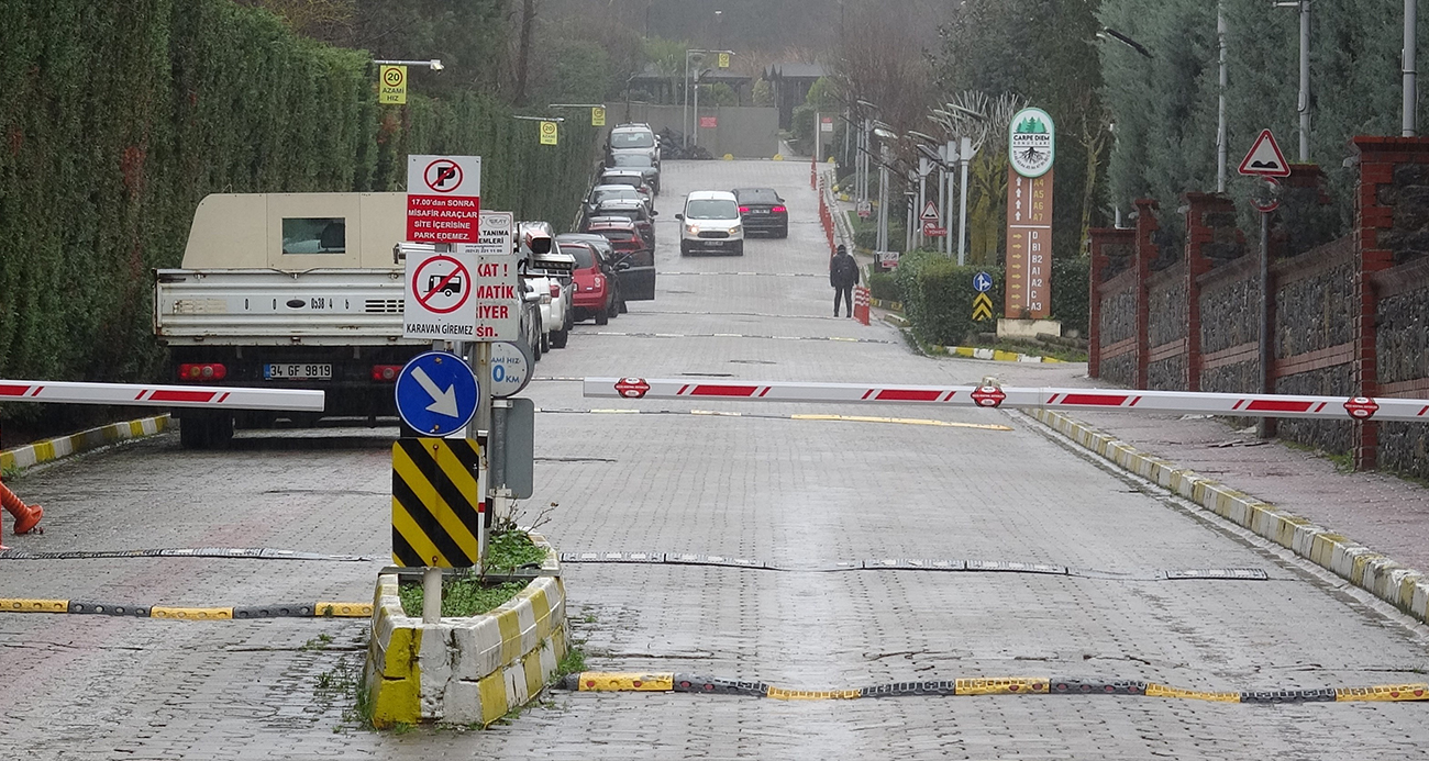 ÇEKMEKÖY’DE ASANSÖR BOŞLUĞUNDA SIKIŞAN KİŞİ HAYATINI KAYBETTİ