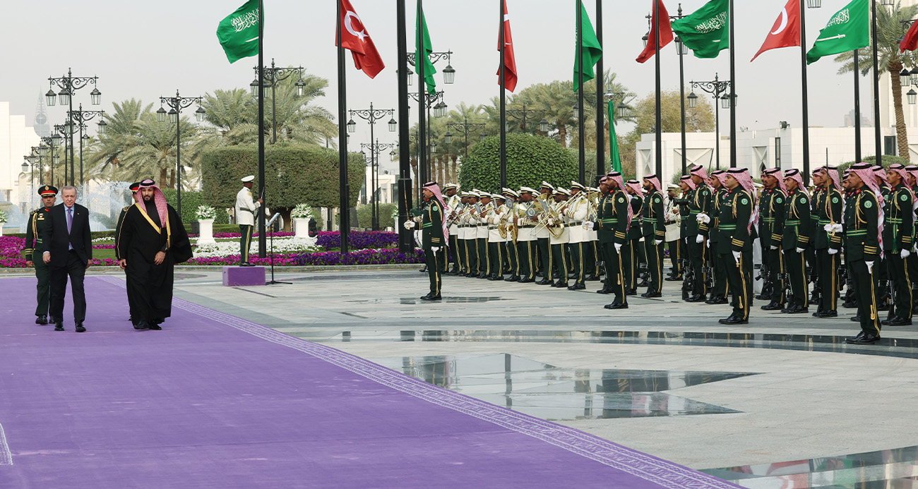 CUMHURBAŞKANI ERDOĞAN, SUUDİ ARABİSTAN'DA RESMİ TÖRENLE KARŞILANDI 