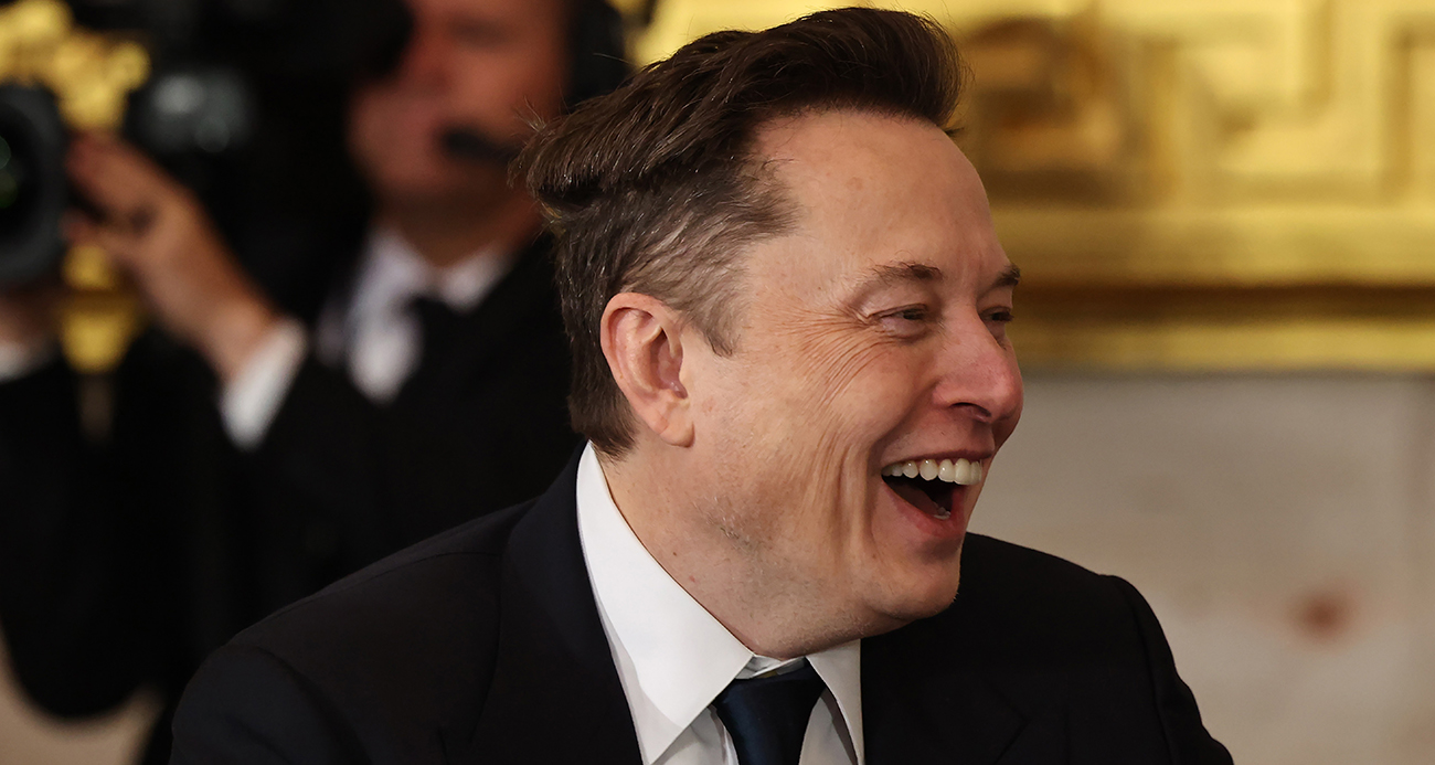 ELON MUSK NET SERVETİ 800 MİLYAR DOLARI AŞAN TARİHTEKİ İLK İNSAN OLDU 