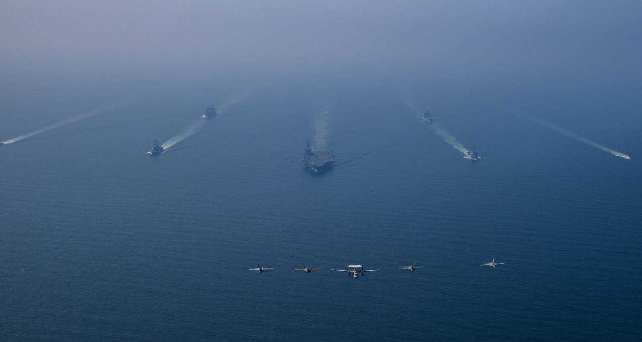 ABD ORDUSU, UMMAN DENİZİ’NDEKİ UÇAK GEMİSİ GRUBUNUN FOTOĞRAFLARINI PAYLAŞTI 