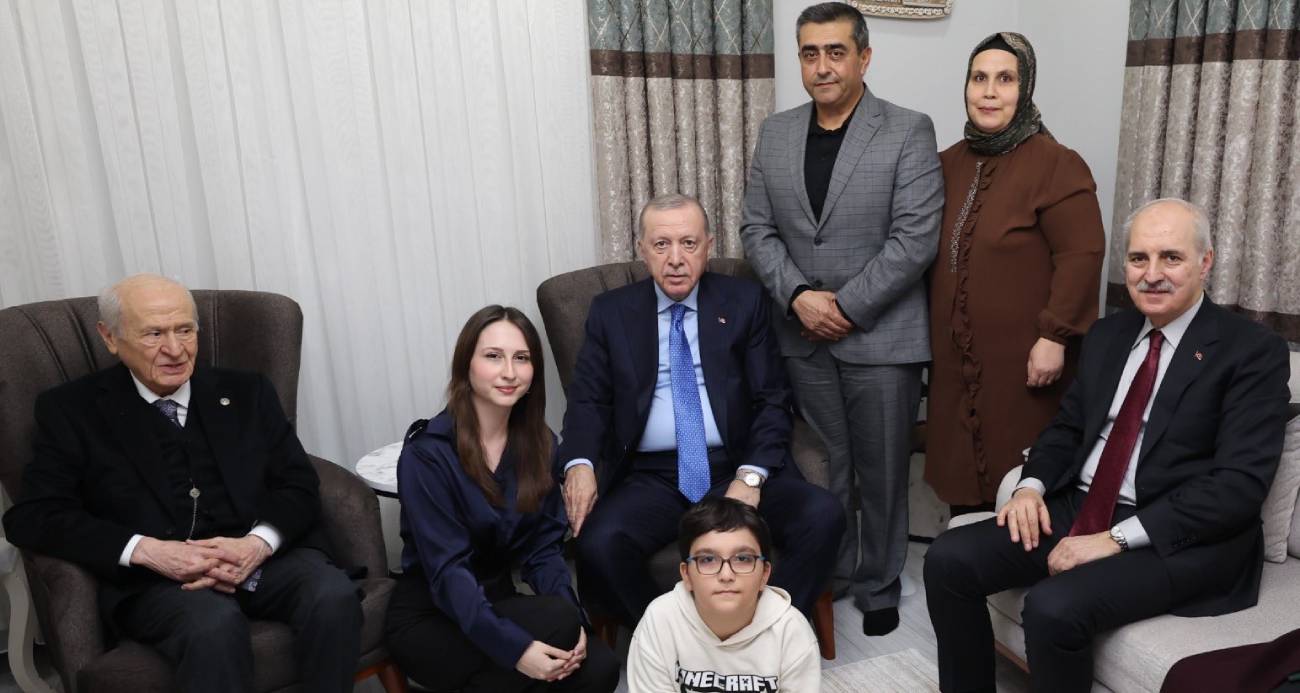 CUMHURBAŞKANI ERDOĞAN VE DEVLET BAHÇELİ’DEN DEPREMZEDE AİLEYE ZİYARET 