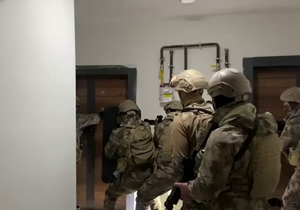 ESNAFI HARACA BAĞLAYAN ’DÖNMEZLER’ SUÇ ÖRGÜTÜNE OPERASYON 