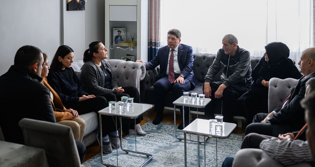 ADALET BAKANI TUNÇ, ATLAS ÇAĞLAYAN’IN AİLESİNİ ZİYARET ETTİ 