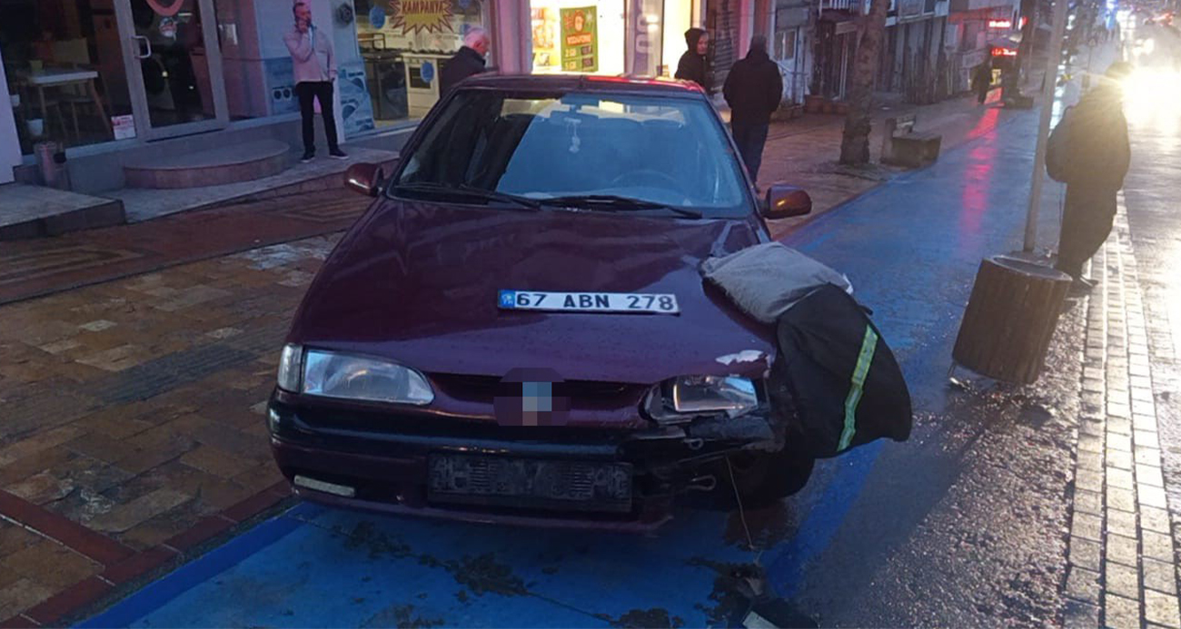 KAZADA FIRLAYAN MOTOKURYE OTOMOBİLİN ÜZERİNE DÜŞTÜ 