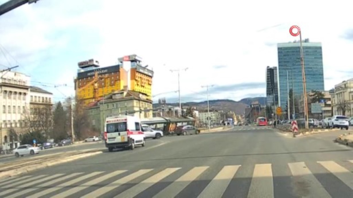 SARAYBOSNA’DA TRAMVAY RAYDAN ÇIKTI: 1 ÖLÜ, 4 YARALI 