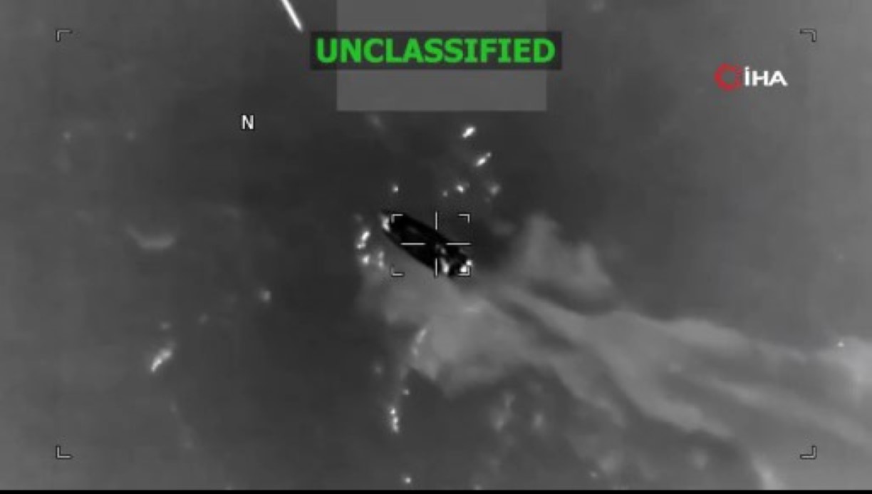 ABD ORDUSU KARAYİPLER'DE UYUŞTURUCU TAŞIDIĞI BELİRLENEN TEKNEYİ VURDU: 3 ÖLÜ