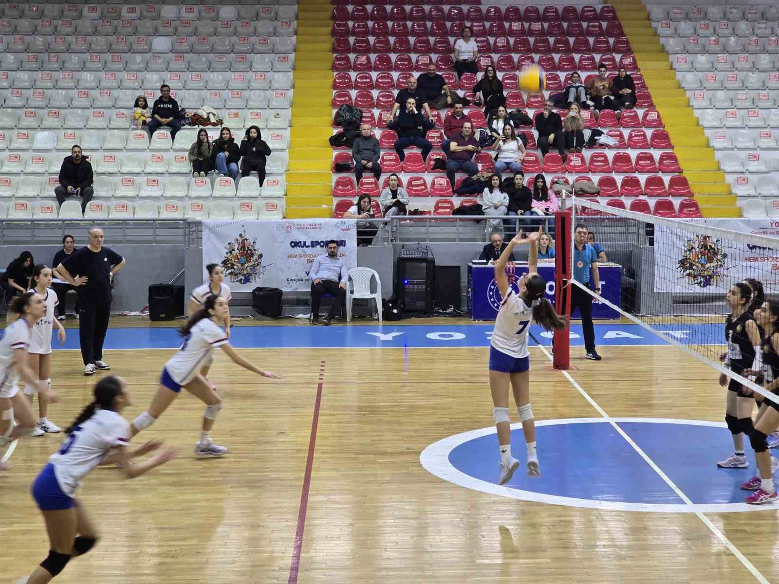 YILDIZLAR KIZ VE ERKEK TÜRKİYE YARI FİNAL MÜSABAKALARI SONA ERDİ