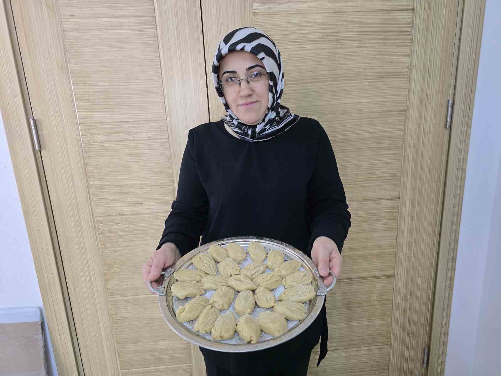 YOZGATLI KADINLAR ALDIKLARI EĞİTİMLE SOFRALARI DONATIYOR 