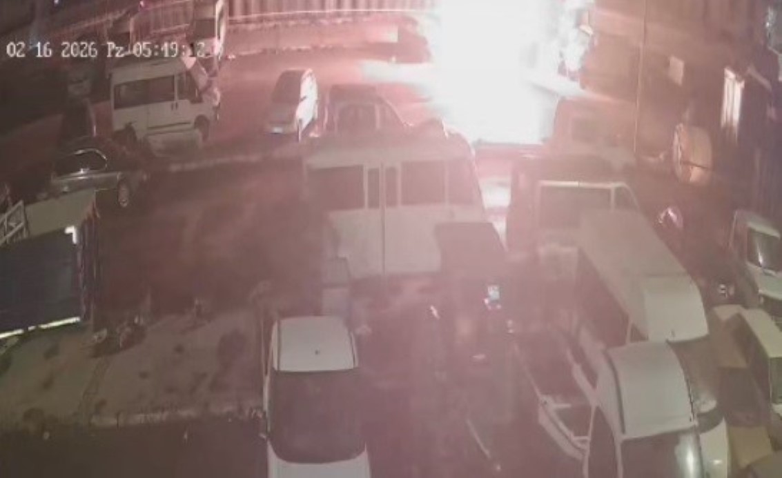 HURDA MİNİBÜSTE 16 YAŞINDAKİ GENCİN ÖLDÜĞÜ YANGIN KAMERADA