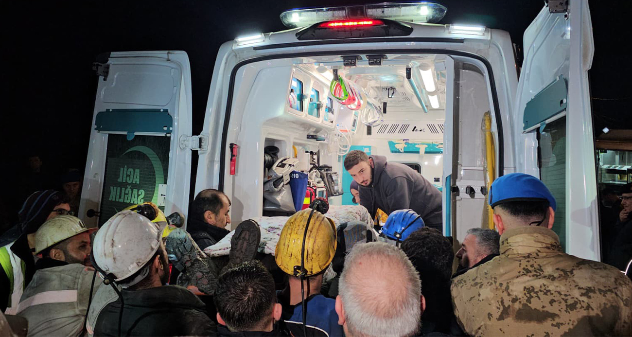 ÇİZMELERİYLE MORGA KALDIRILAN MADENCİNİN CENAZESİ YÜREK BURKTU 