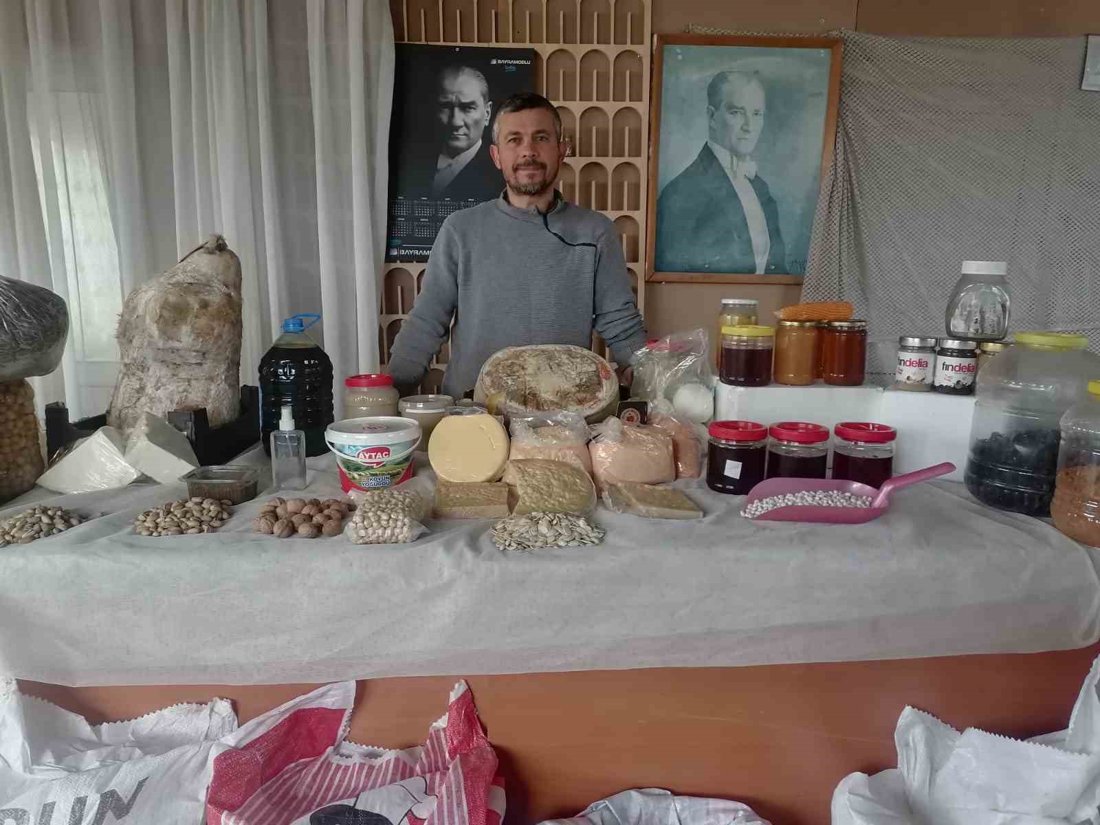 ÇİFTÇİLERDEN TOPLADIKLARIYLA RAMAZAN KOLİSİ HAZIRLIYORLAR 