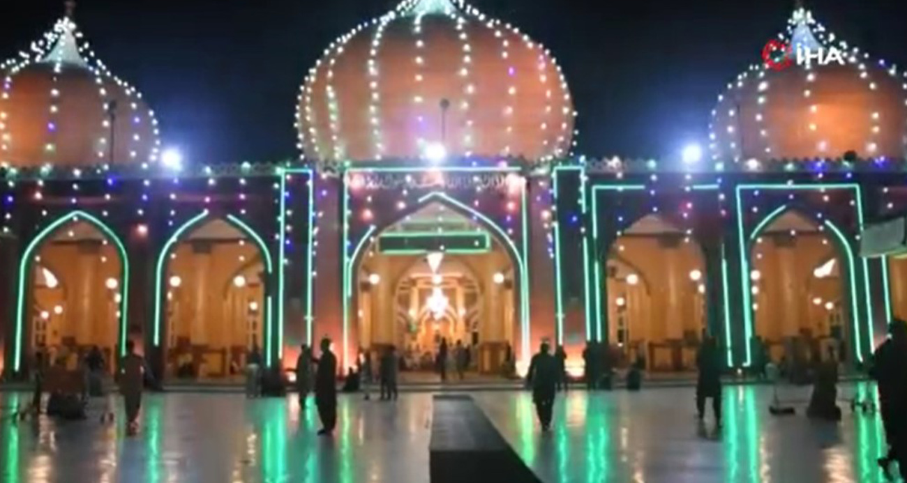 PAKİSTAN’DA İLK TERAVİH NAMAZI KILINDI 