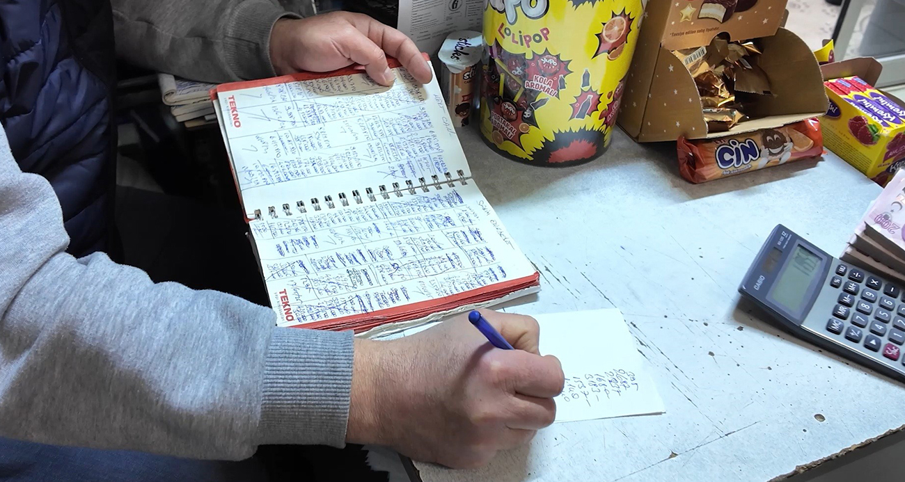 İSTANBUL’DA KADİM KÜLTÜR DEVAM EDİYOR: 320 KİŞİNİN BAKKAL BORCU KAPATILDI 