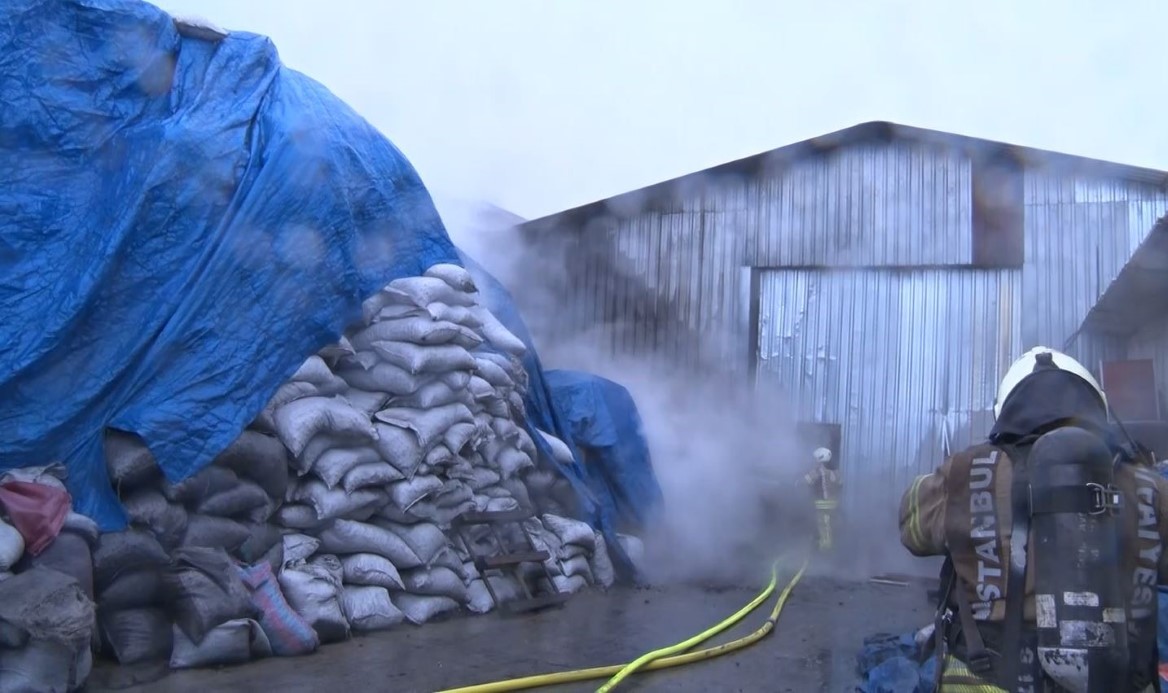 EYÜPSULTAN’DA 3 İŞ YERİNDE YANGIN 