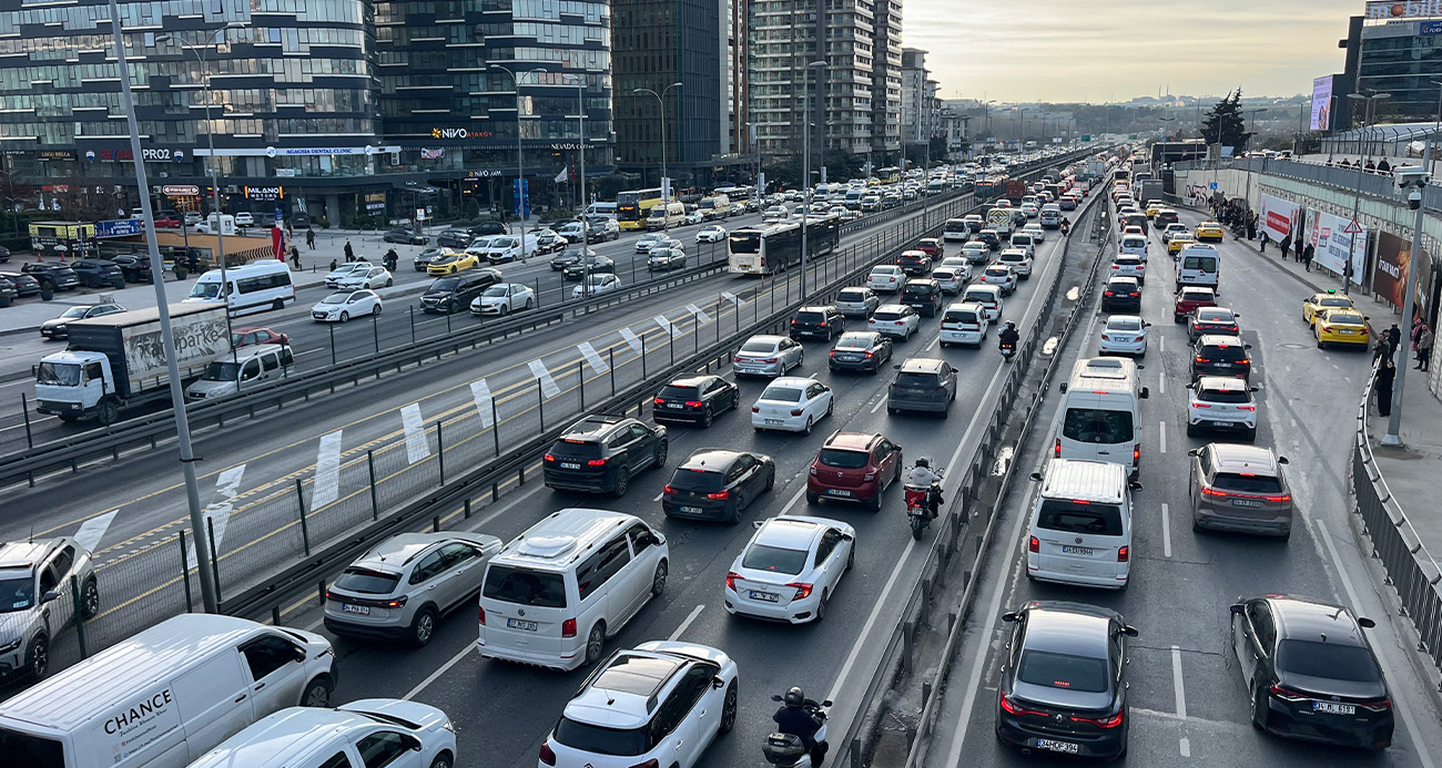 İSTANBUL’DA İFTAR ÖNCESİ TRAFİK YOĞUNLUĞU YÜZDE 81’E ÇIKTI