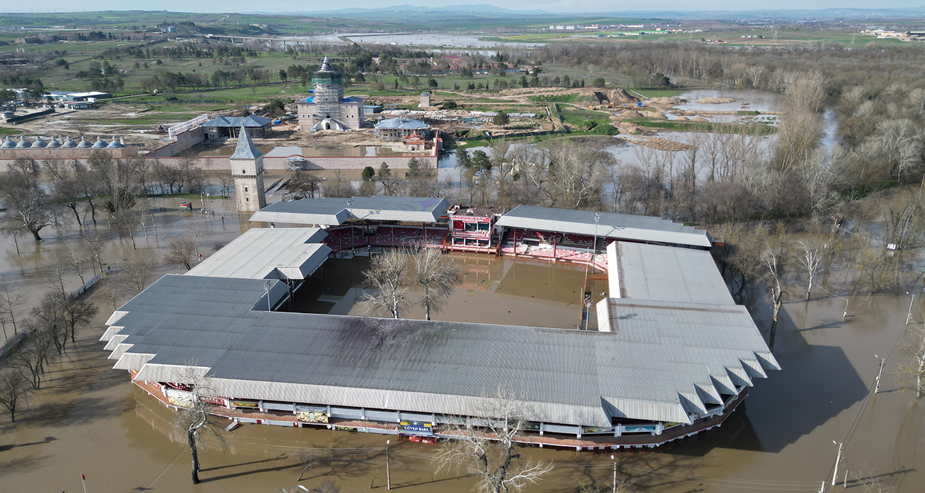 SULAR ALTINDA KALAN SARAYİÇİ GÜREŞ ALANINDA SU SEVİYESİ DÜŞÜYOR 