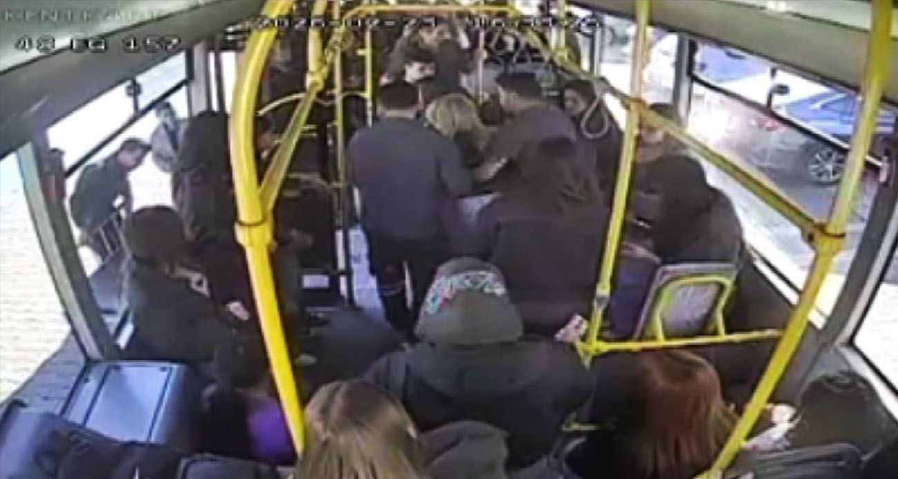 MİNİBÜSTE RAHATSIZLANAN YOLCU İÇİN GÜZERGAHINI DEĞİŞTİRDİ, HASTANEYE YETİŞTİRDİ 