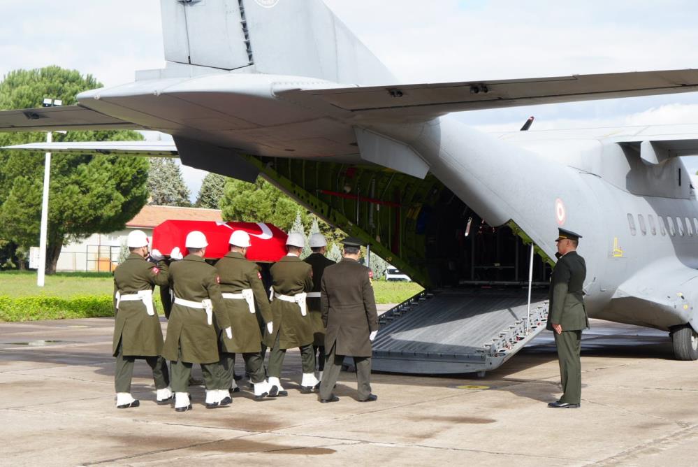 ŞEHİT F-16 PİLOTUNUN CENAZESİ MEMLEKETİNE UĞURLANDI