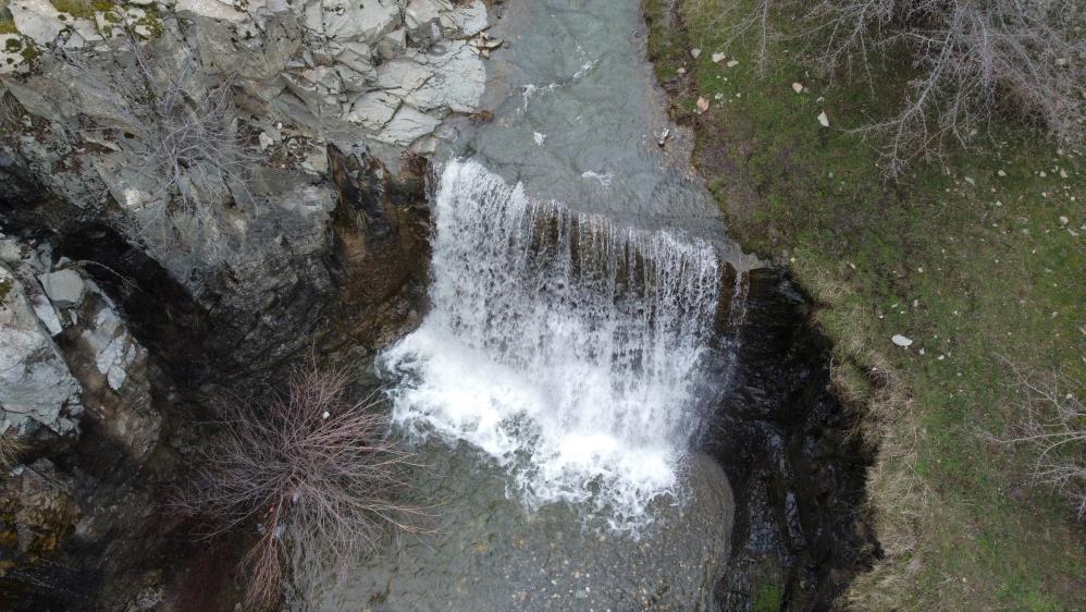 ERİYEN KARLAR EVCİ ŞELALESİNE YENİDEN HAYAT VERDİ