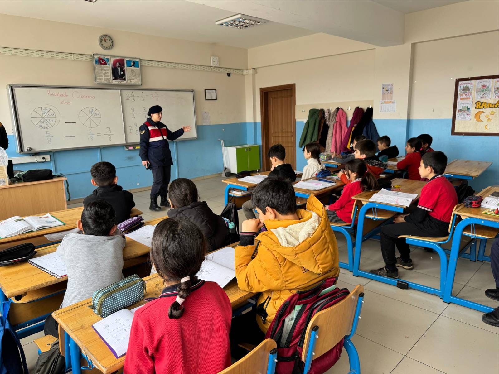 JANDARMA EKİPLERİNDEN  KÖY OKULLARINDA BİLGİLENDİRME EĞİTİMİ