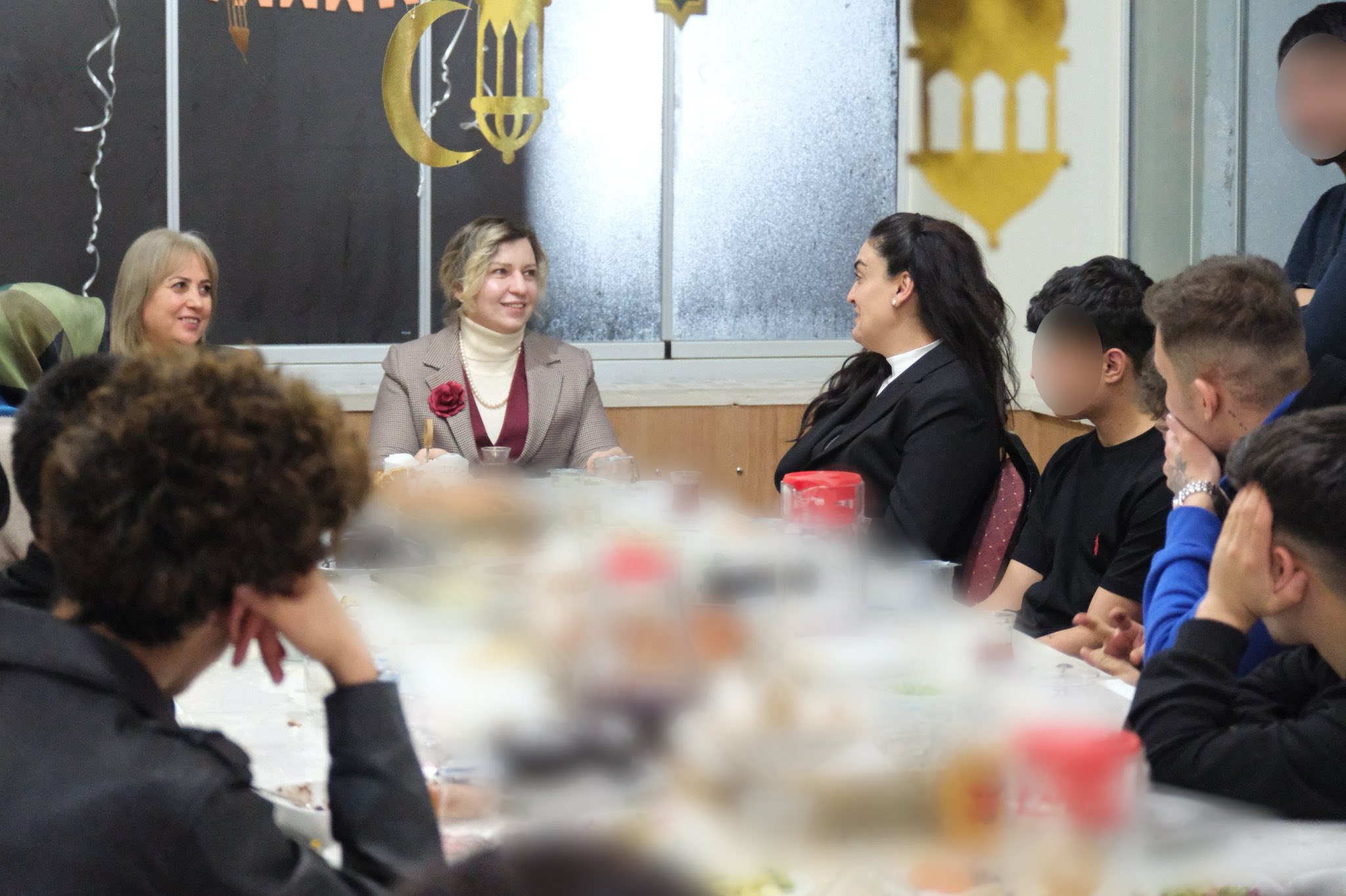 YOZGAT’TA PROTOKOL EŞLERİNDEN ANLAMLI İFTAR PROĞRAMI