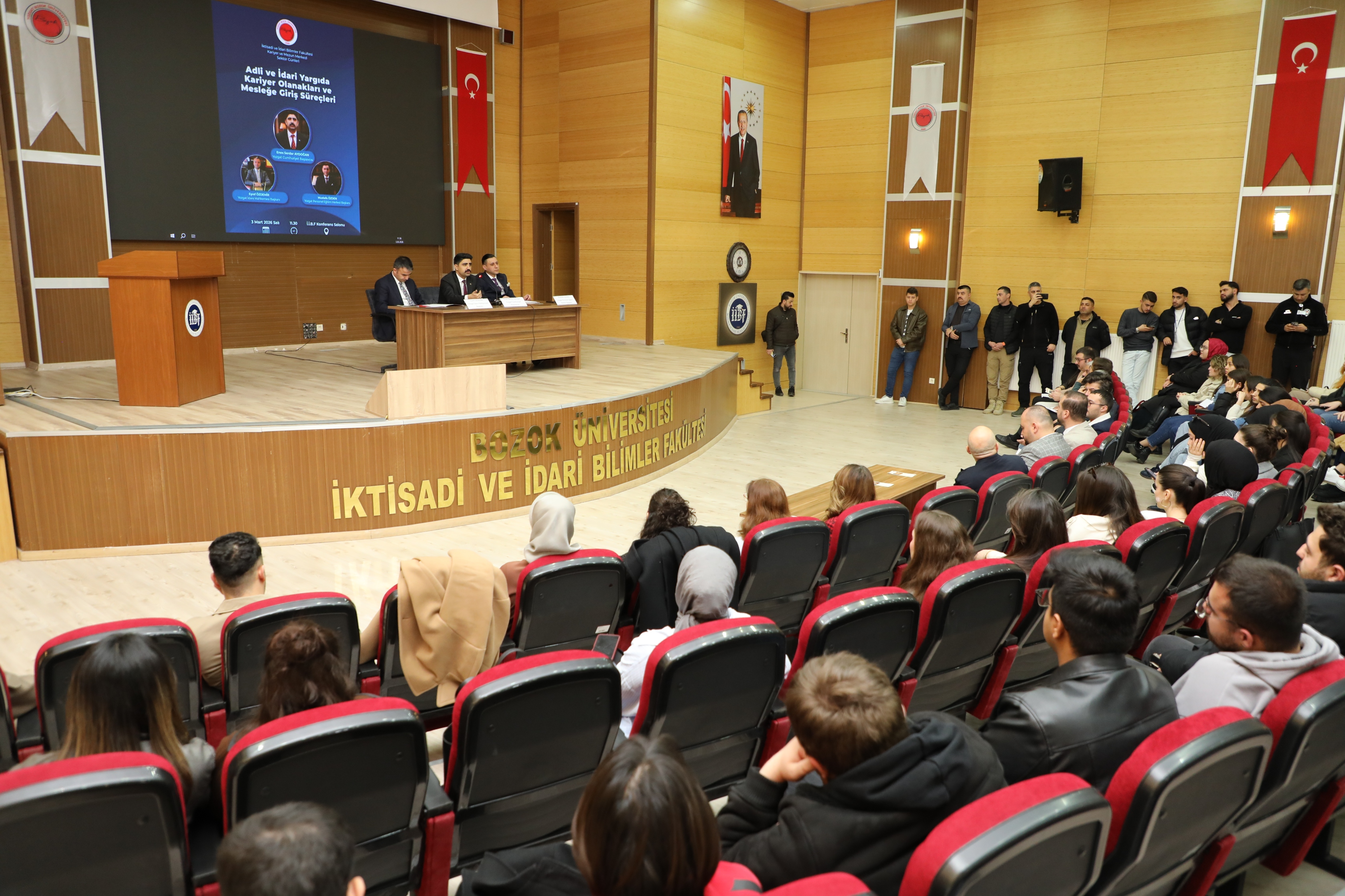 ADALET BAKANLIĞI BÜROKRATLARINDAN SEKTÖR GÜNLERİ ETKİNLİĞİ