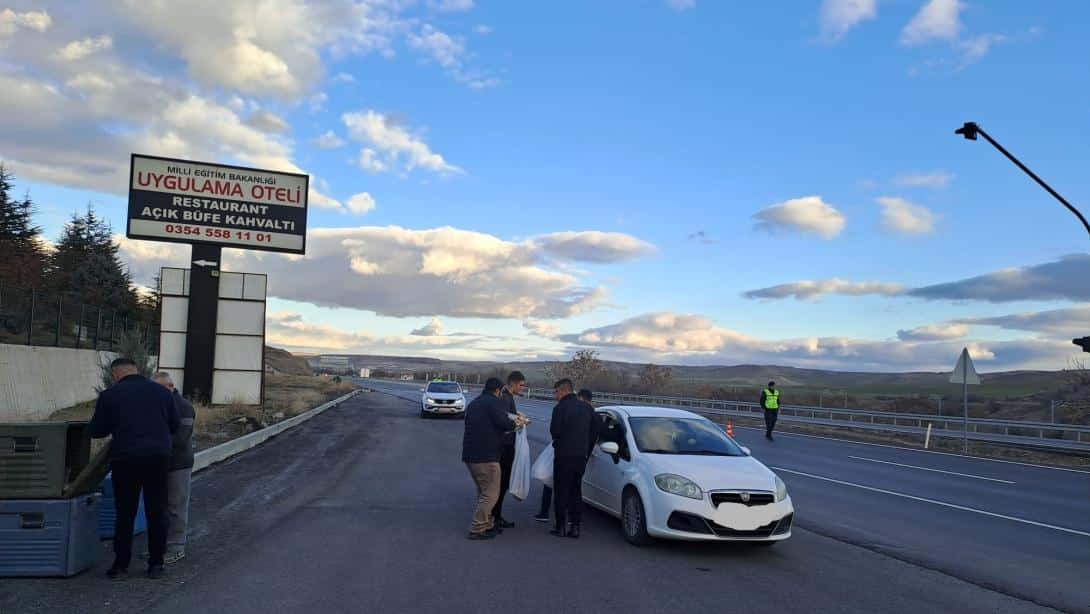 YOZGAT ANKARA E-88 KARAYOLU’NDA YOLCULARA İFTAR İKRAMI