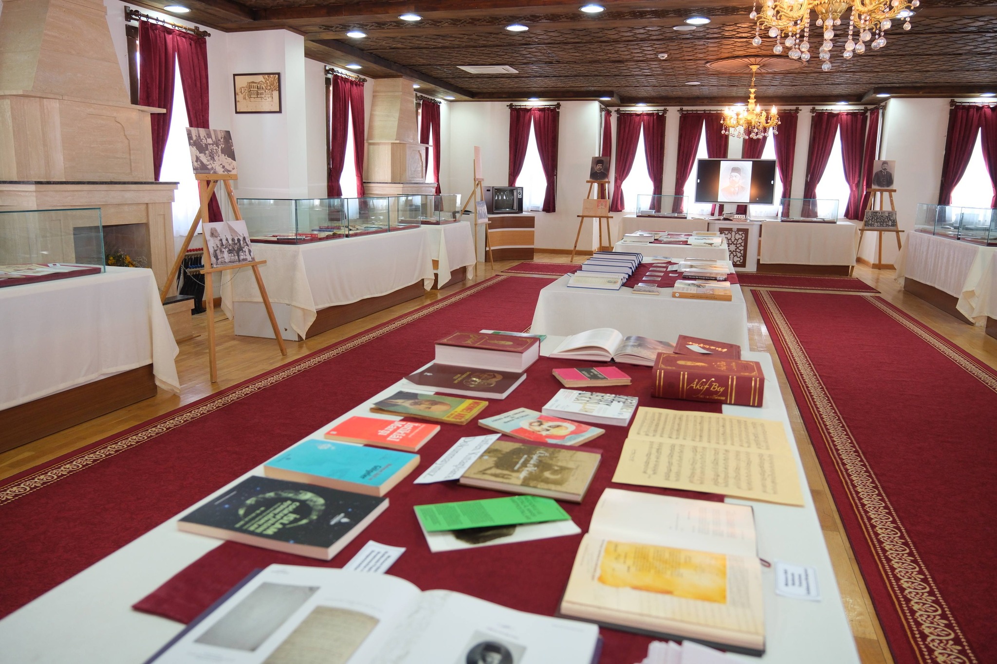 MEHMET AKİF ERSOY VE İSTİKLAL MARŞI SERGİSİ BEĞENİLDİ