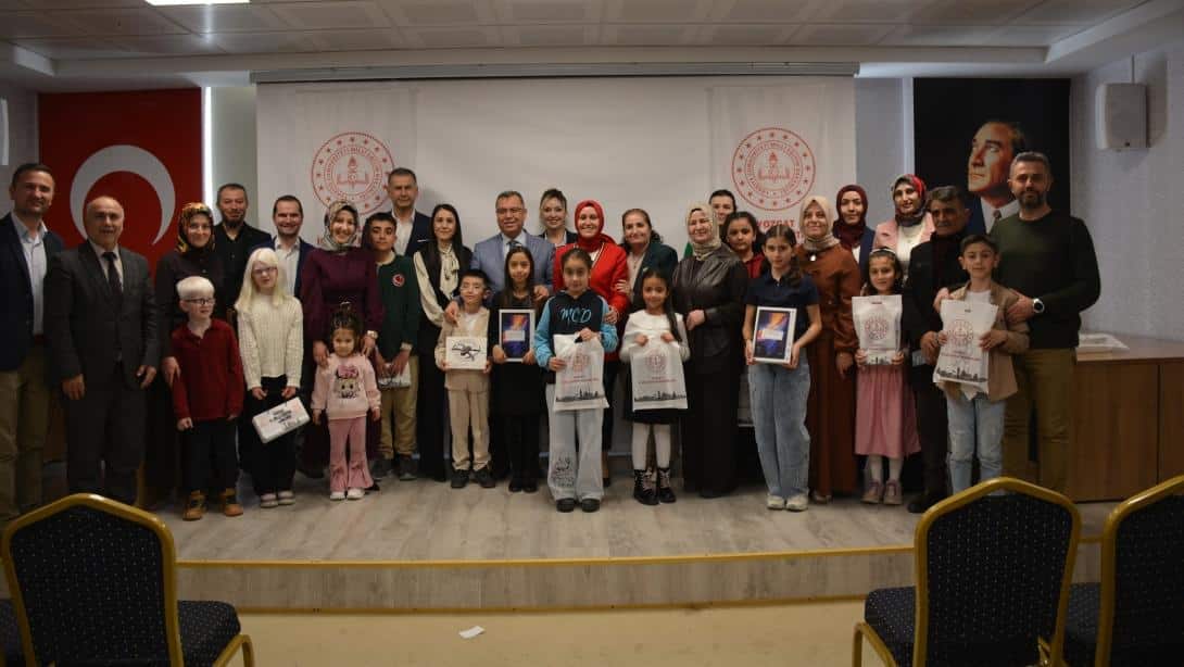 KİTAP OKUMA YARIŞMASINDA DERECEYE GİREN ÖGRENCİLER ÖDÜLLENDİRİLDİ