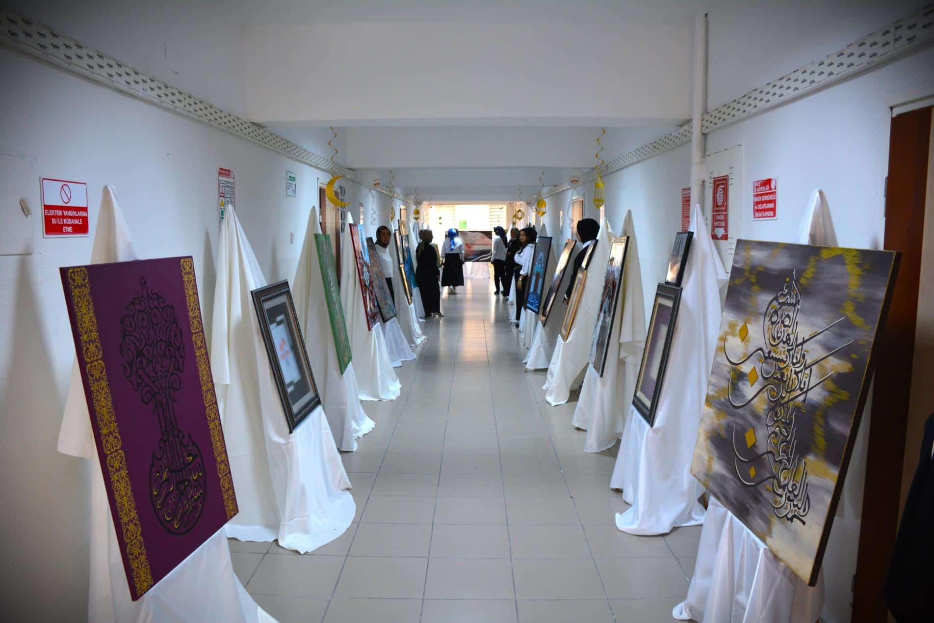  ‘KARANLIKTAN AYDINLIĞA HÜSN-İ HAT SERGİSİ’ İLGİ GÖRDÜ