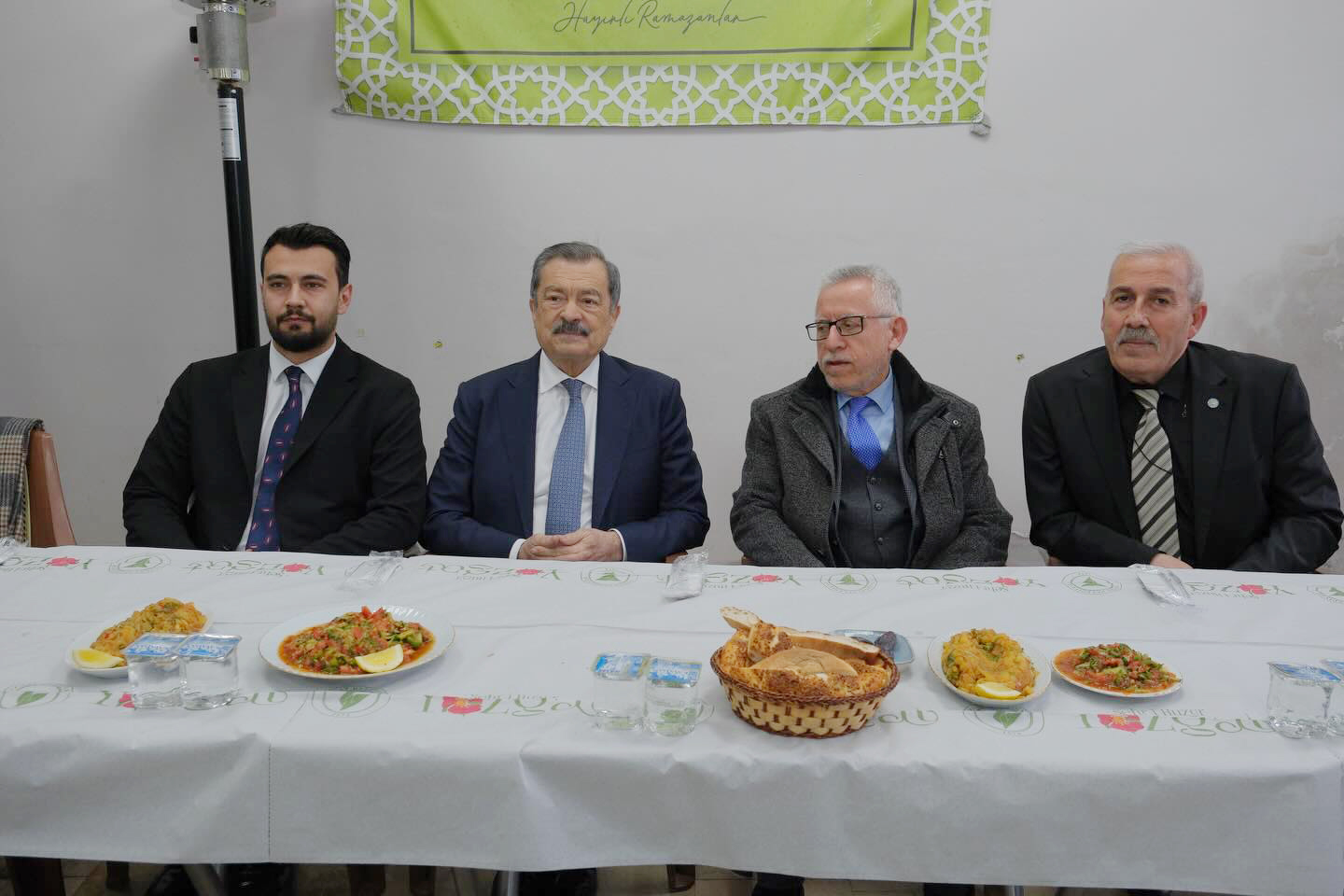 YOZGAT BELEDİYESİ, PARTİ TEŞKİLATLARINI DA İFTAR SOFRASINDA AĞIRLIYOR