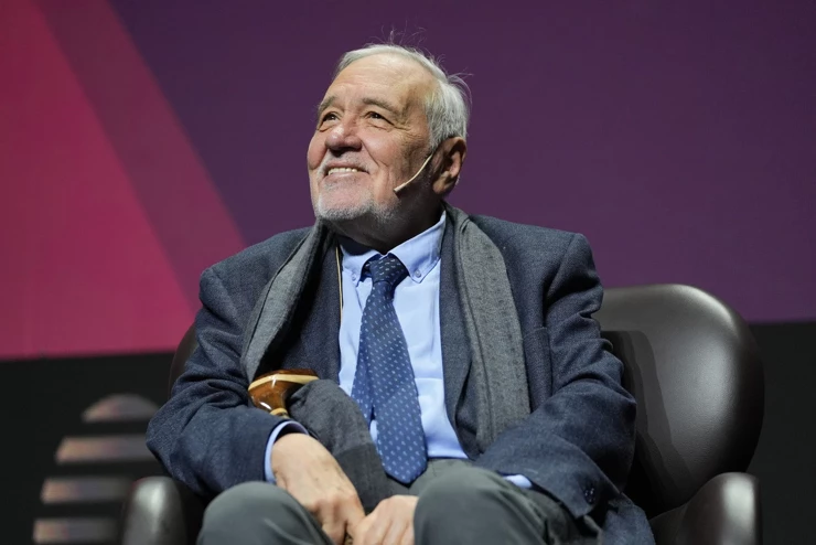 TÜRKİYE ‘İLBER ORTAYLI ‘HOCASINI SON YOLCULUĞUNA UĞURLADI