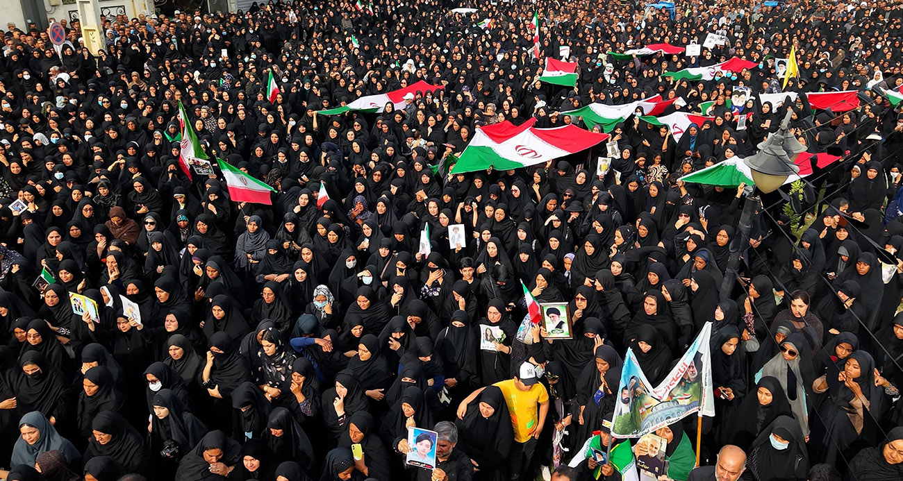 İRAN'DAKİ OKUL SALDIRISINDA ÖLENLER İÇİN CENAZE TÖRENİ 