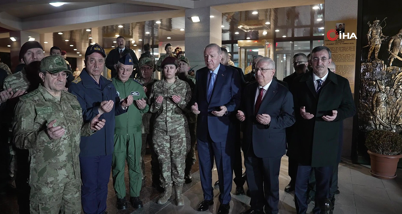 CUMHURBAŞKANI ERDOĞAN, ÖMER HALİSDEMİR ANITI’NDA DUA ETTİ