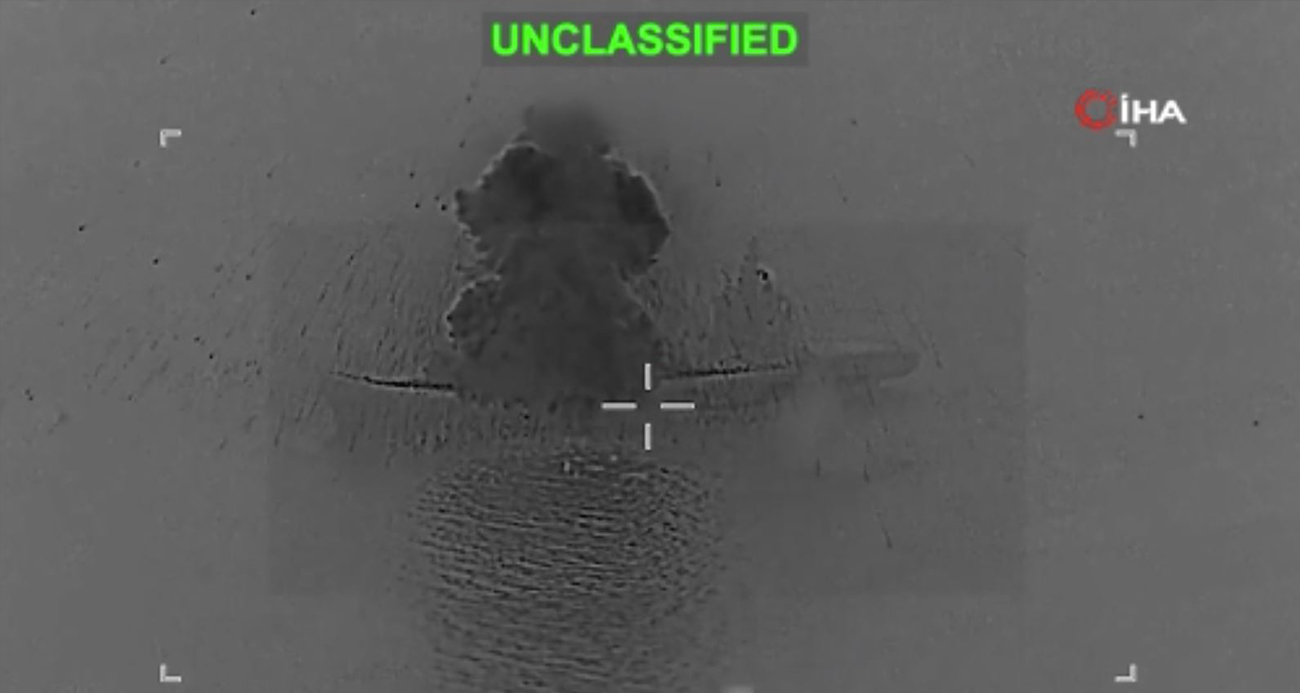 ABD ORDUSU, İRAN’A AİT İHA GEMİSİNE YÖNELİK SALDIRININ GÖRÜNTÜLERİNİ YAYINLADI 