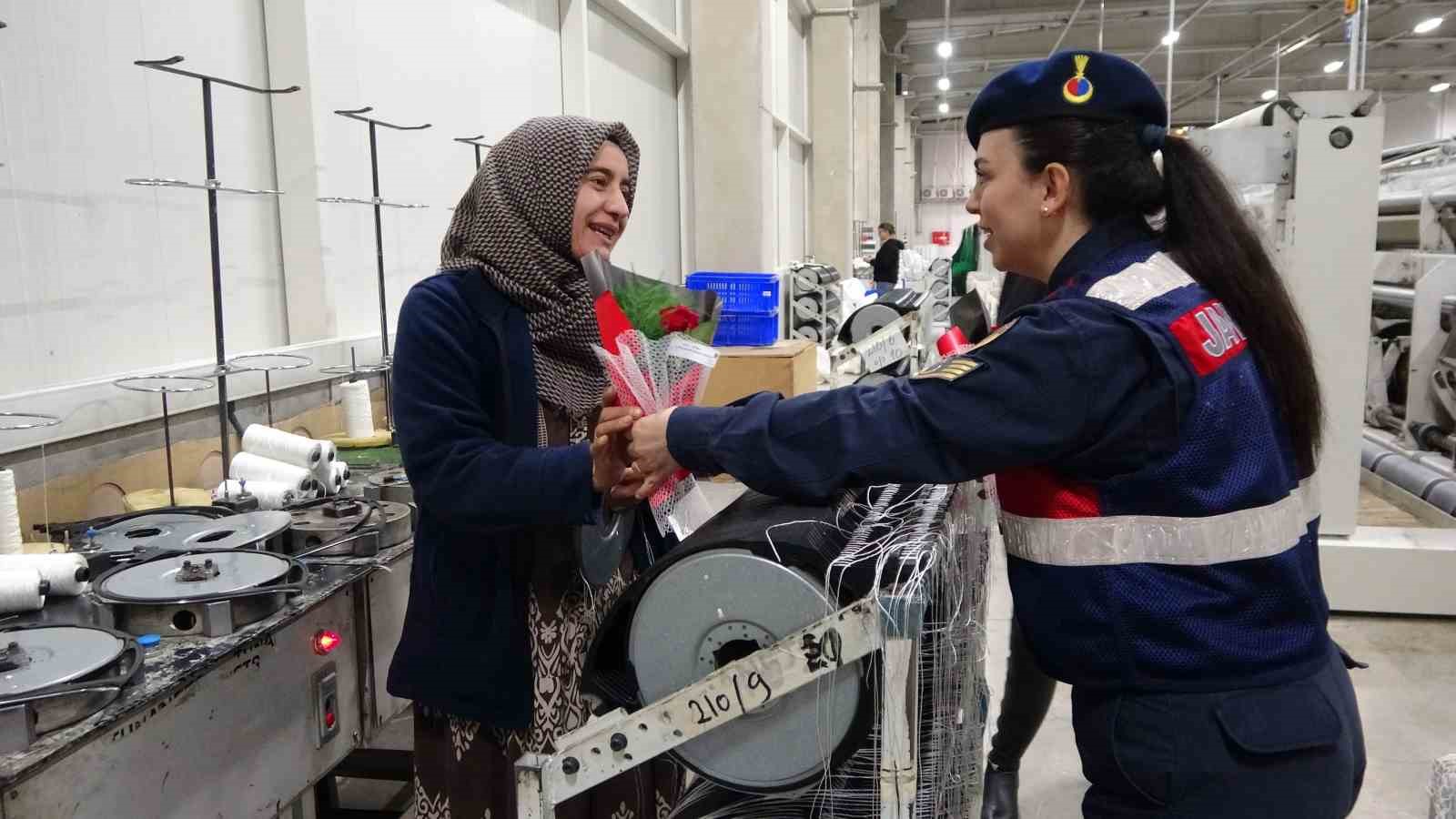 JANDARMA 8 MART KADINLAR GÜNÜ DOLAYISIYLA FABRİKA İŞÇİSİ KADINLARI UNUTMADI 