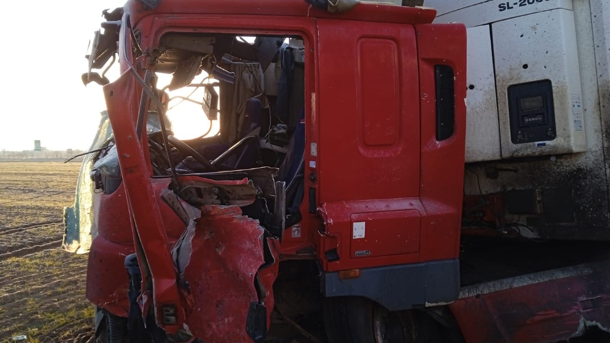 İRAN’DA YERİ DELEN FÜZENİN ŞARAPNEL PARÇASININ İSABET ETMESİYLE GENÇ ŞOFÖRE MEZAR OLAN TIRIN GÖRÜNTÜSÜ ORTAYA ÇIKTI