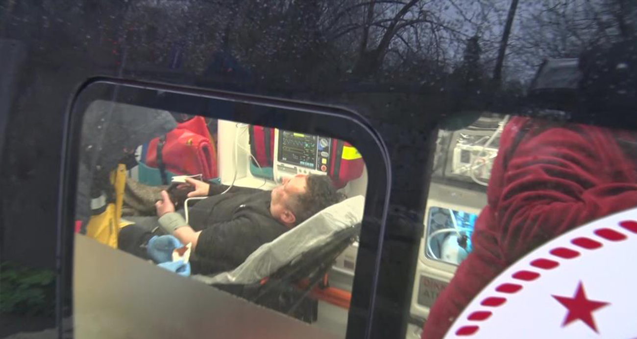 BEYKOZ’DA İETT OTOBÜSÜ KALDIRIMA ÇARPTI: 4 YARALI 