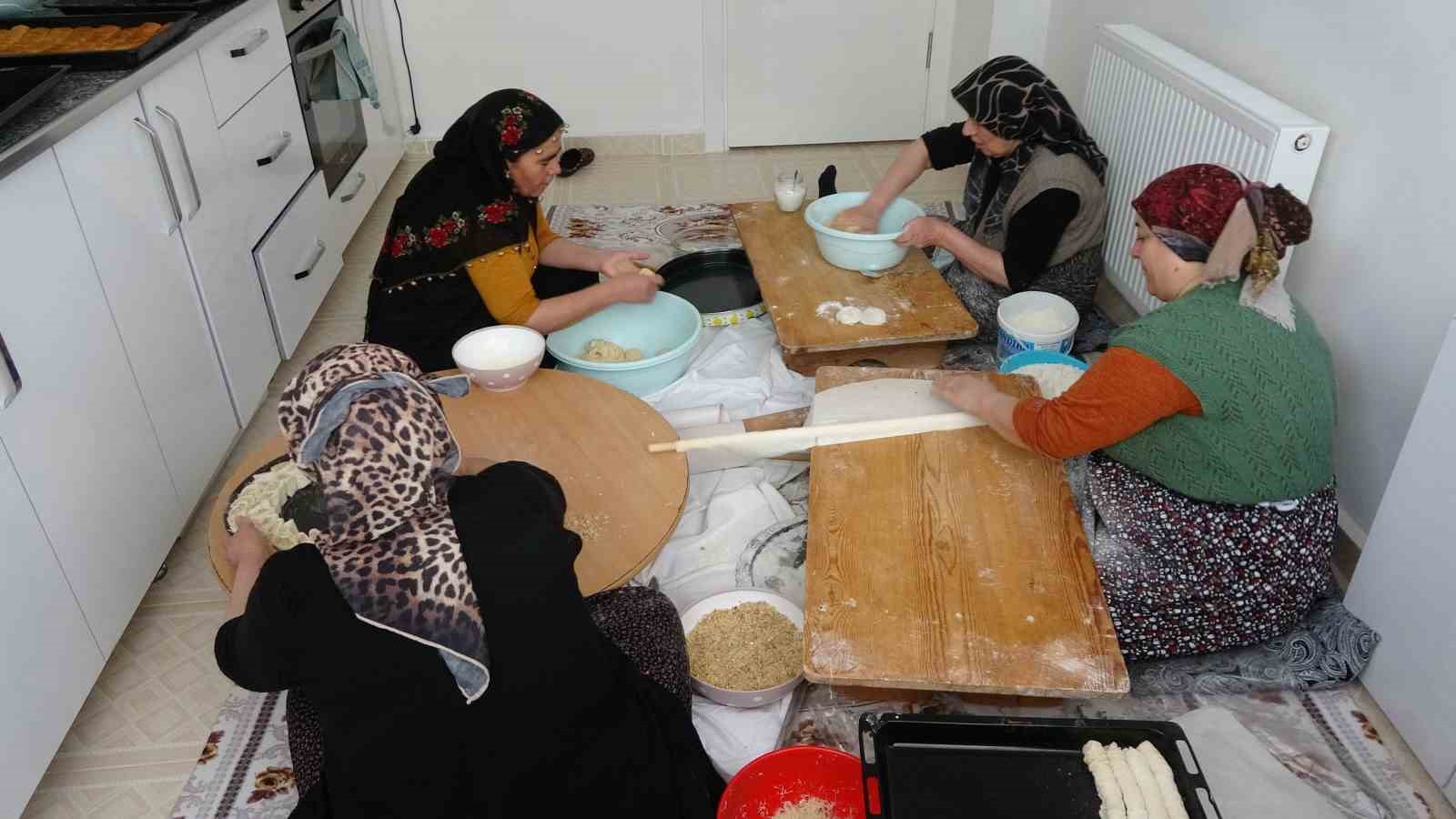 YOZGATLI KADINLAR BİR ARAYA GELİYOR, BAYRAM SOFRALARI İMECE USULÜ TATLANIYOR 