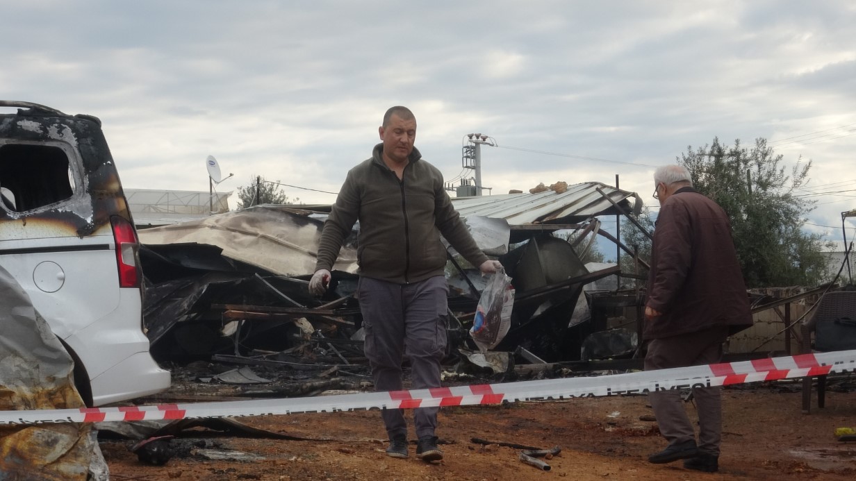 5’İ ÇOCUK 6 KİŞİNİN ÖLDÜĞÜ YANGINDA SERA SAHİBİ TUTUKLANDI