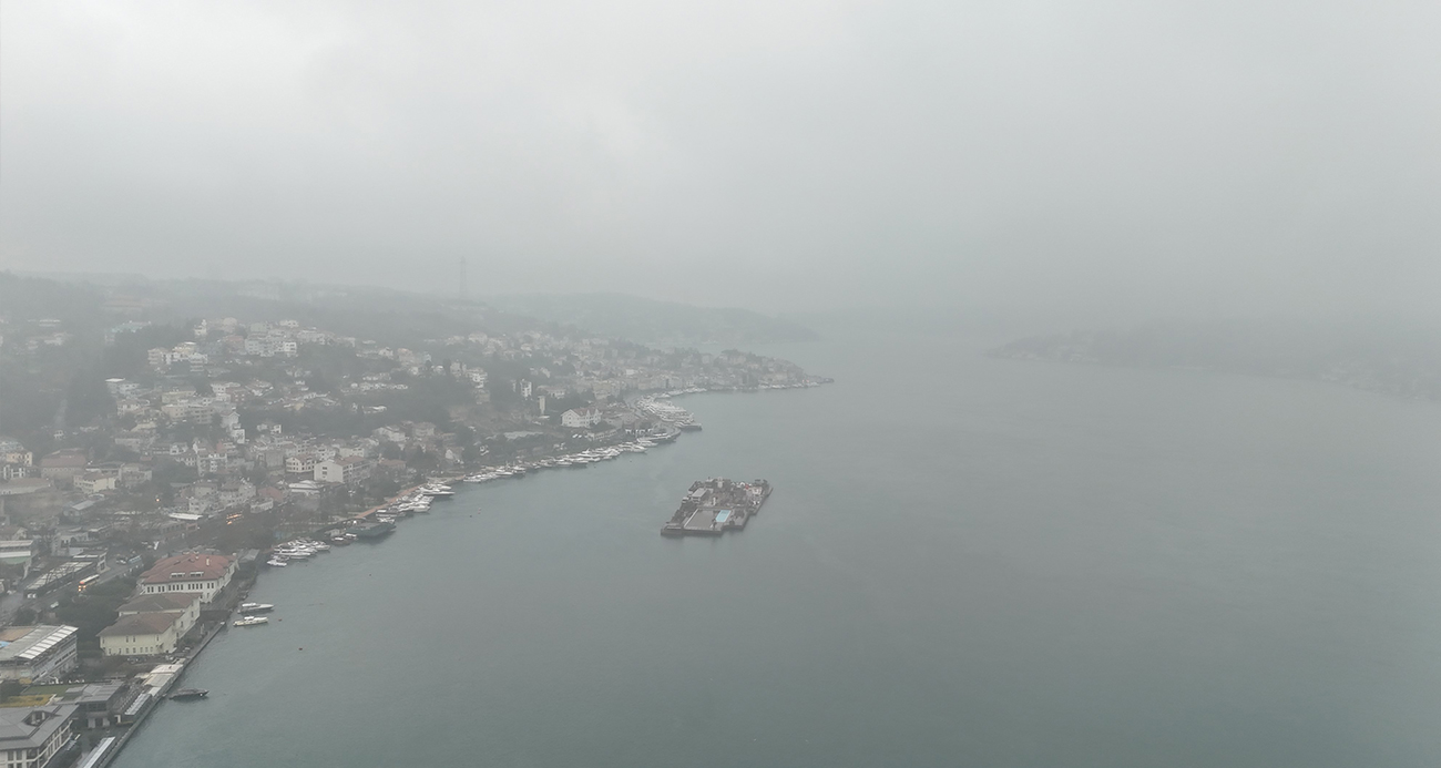 İSTANBUL BAYRAM SABAHINA SİSLE UYANDI