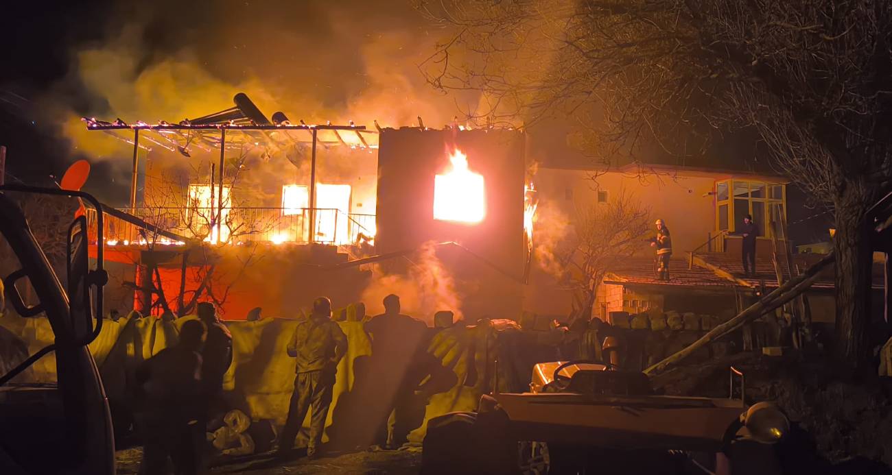 KAYSERİ’DE EV YANGINI: ENGELLİ KADIN HAYATINI KAYBETTİ, ANNESİ YARALANDI