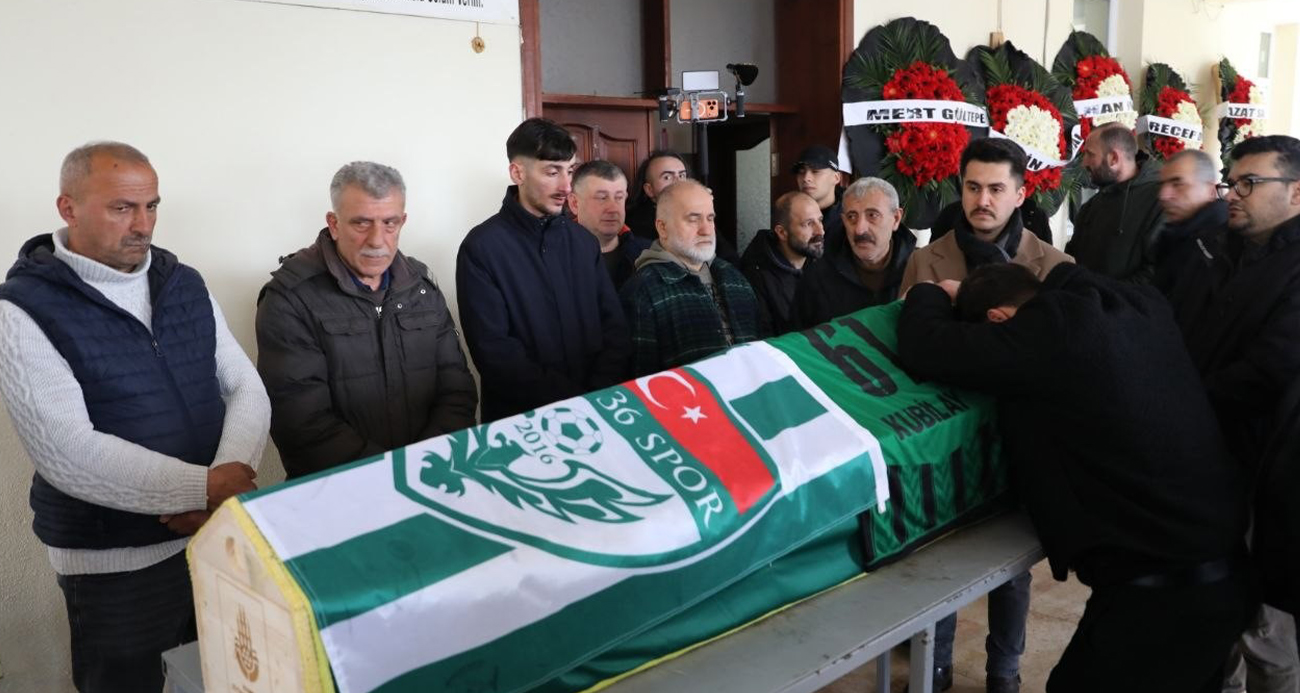 İSTANBUL’DA CİNAYETE KURBAN GİDEN FUTBOLCU GENÇ SON YOLCULUĞUNA UĞURLANDI