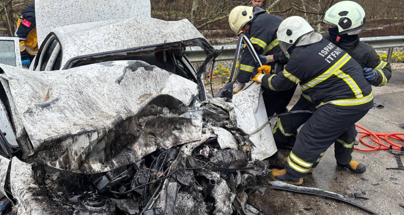 ISPARTA-ANTALYA KARA YOLUNDA FECİ KAZA: 2 ÖLÜ, 4 YARALI