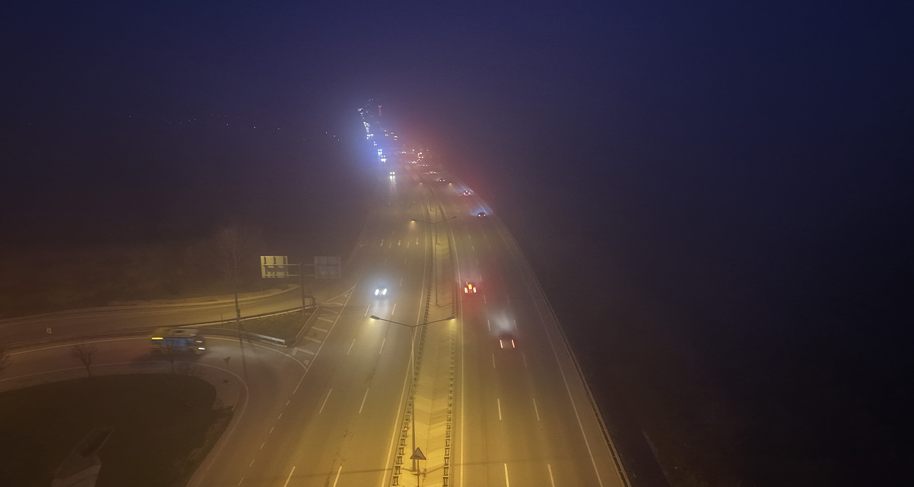 BURSA’DA SİS: MUDANYA YOLUNDA GÖRÜŞ MESAFESİ DÜŞTÜ 