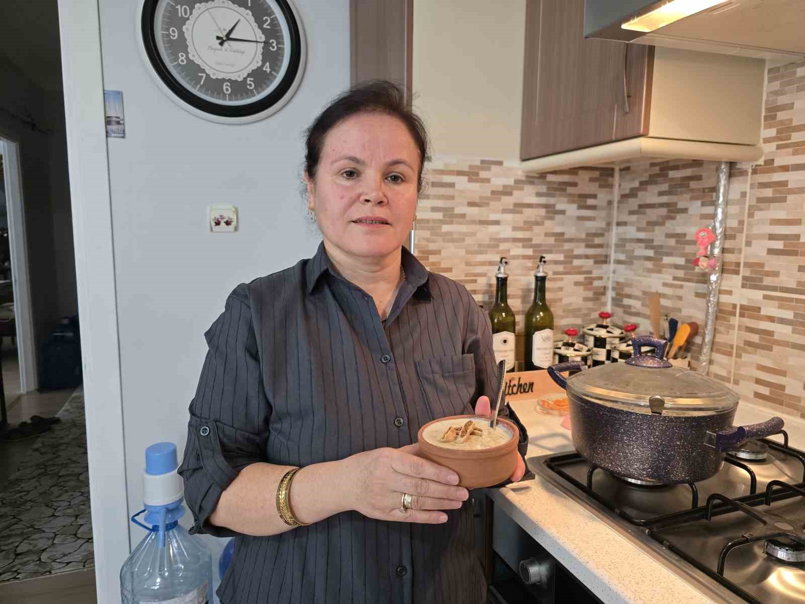 İNCİR UYUTMASI, ADINI 2-3 SAAT UYKUYA BIRAKILMASINDAN ALIYOR, GELENEKSEL TADIYLA SOFRALARI SÜSLÜYOR 