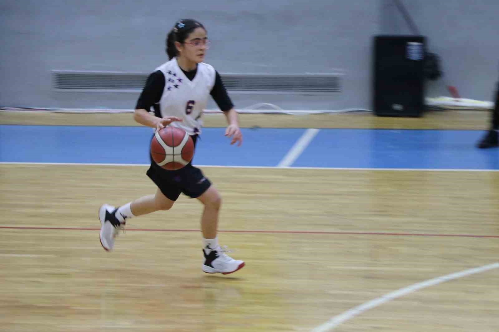 BASKETBOL YILDIZLAR TÜRKİYE YARI FİNALLERİ YOZGAT’TA BAŞLADI 