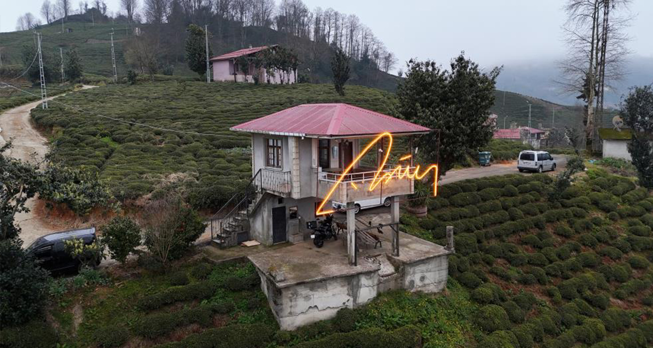 CUMHURBAŞKANI ERDOĞAN’A BABA OCAĞINDA LED İMZA SÜRPRİZİ YAPILMIŞ 